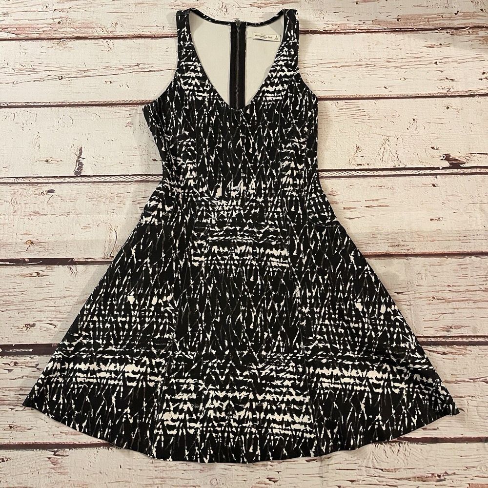 ABERCROMBIE & FITCH NEW YORK BLACK & WHITE SCUBA SKATER DRESS SIZE SMALL